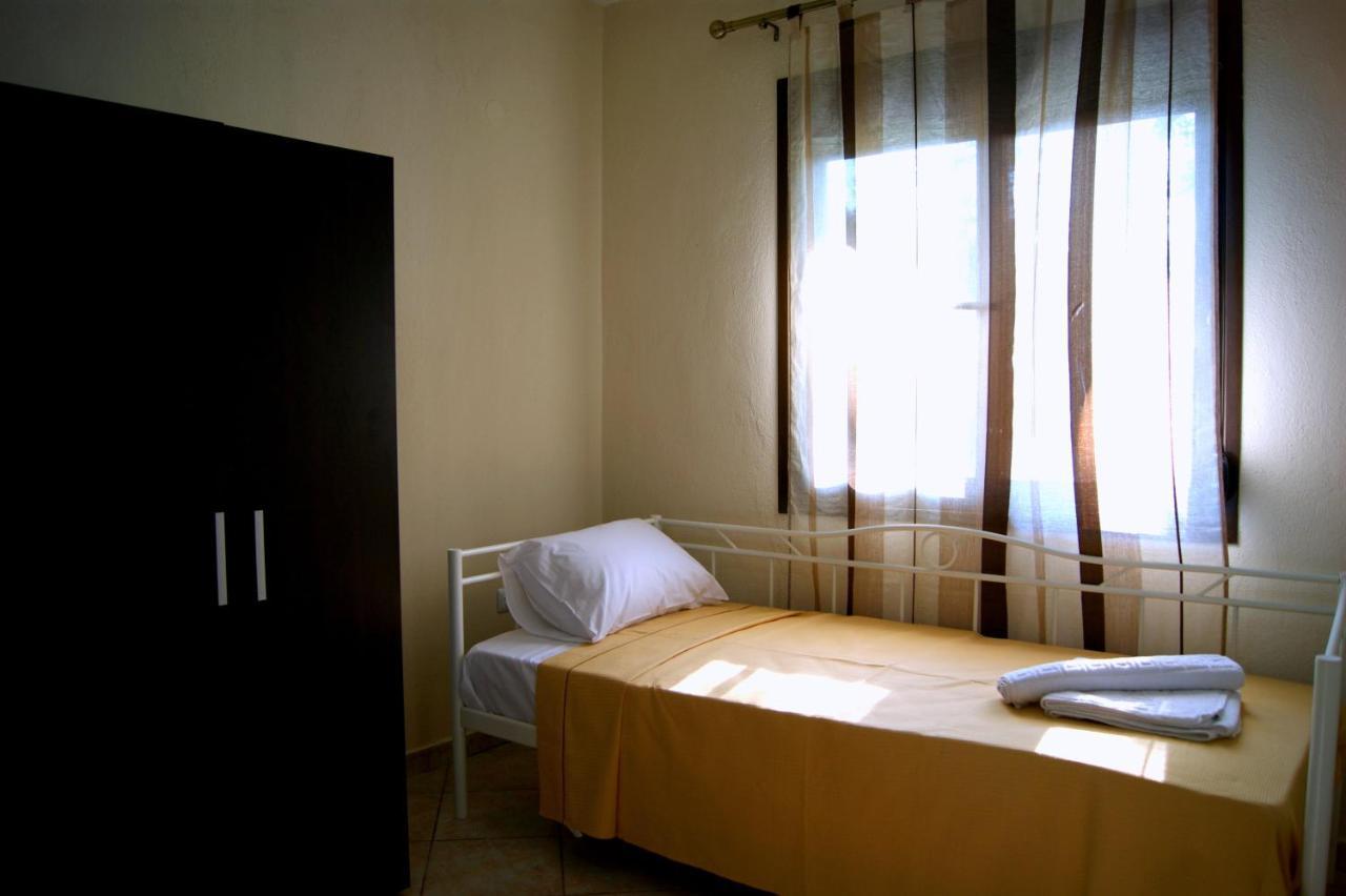 Simplicity At Iris Accommodation Psakoudia Habitación foto