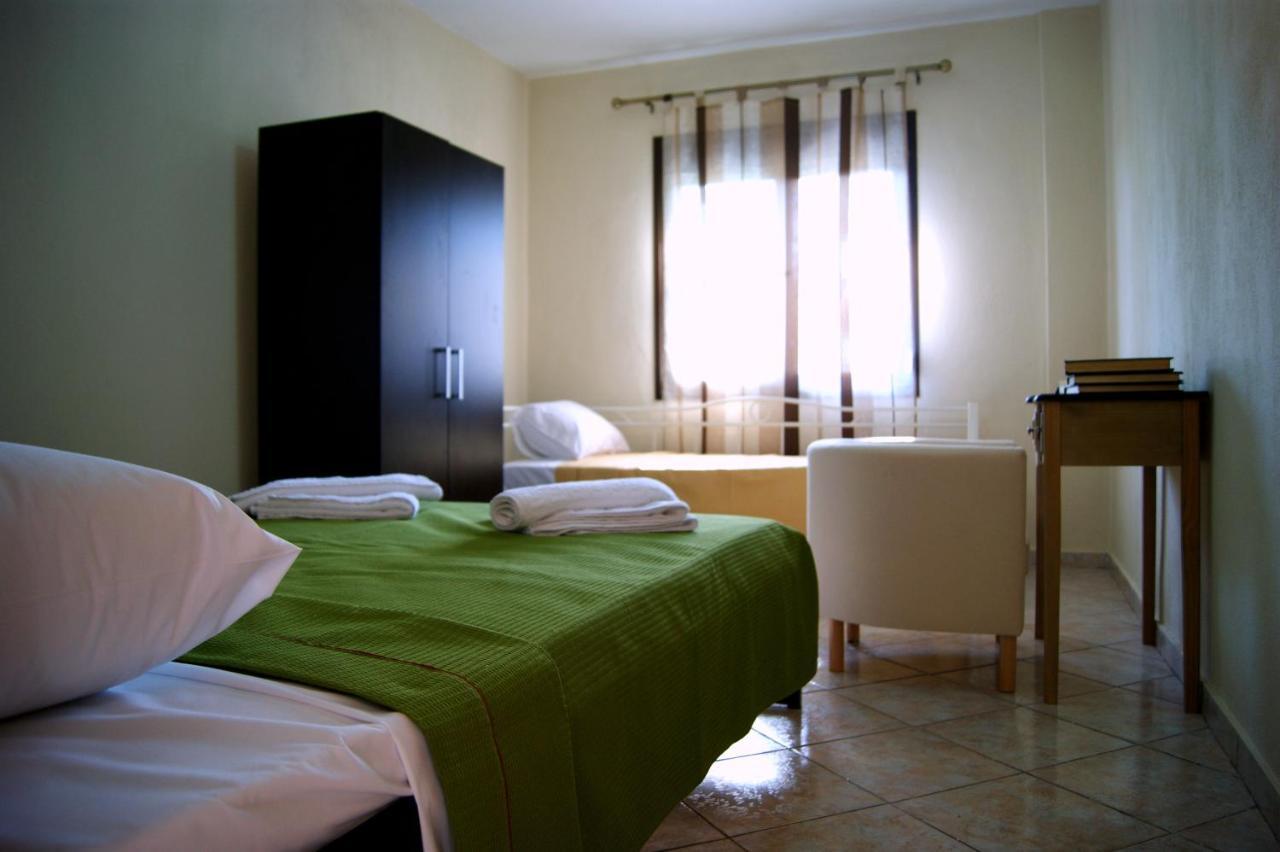 Simplicity At Iris Accommodation Psakoudia Habitación foto